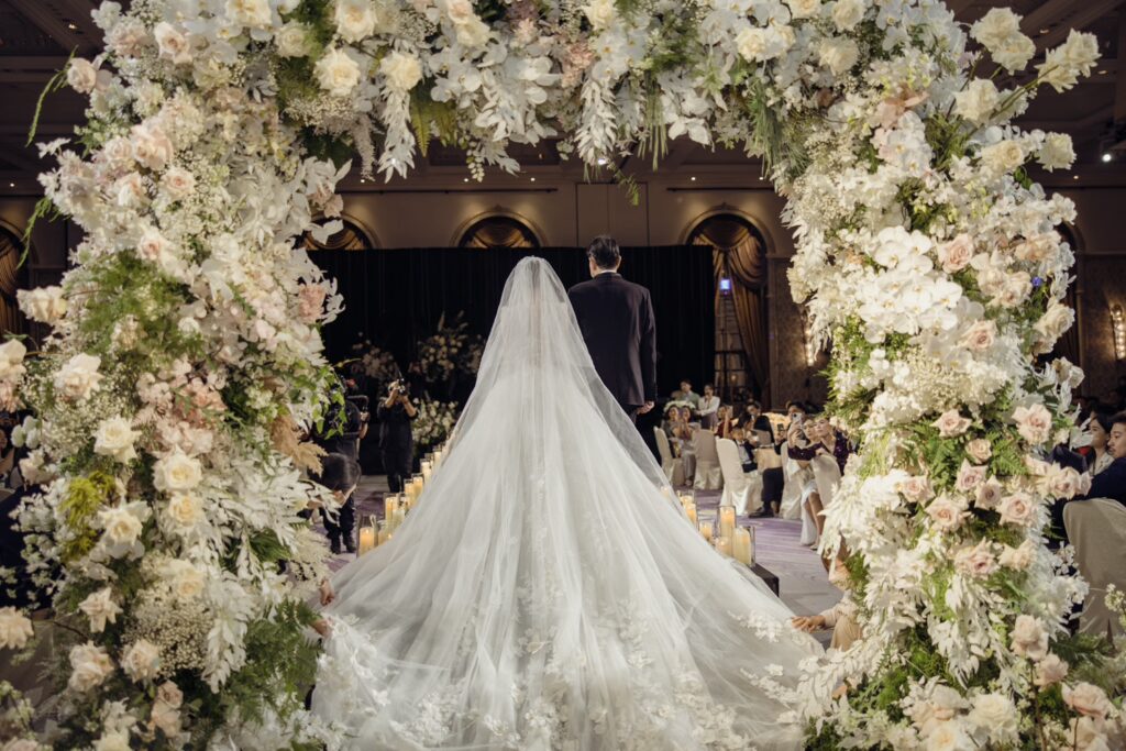 文華東方大宴會廳 vs 文華廳｜高端新人最後都怎麼選？ | Kvision婚紗攝影