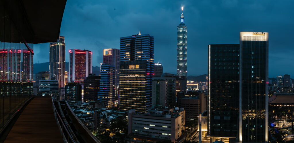 台北頂樓戶外婚禮推薦｜誠品行旅 16F The Penthouse 草地證婚與夜景拍攝全解析 | Kvision婚紗攝影